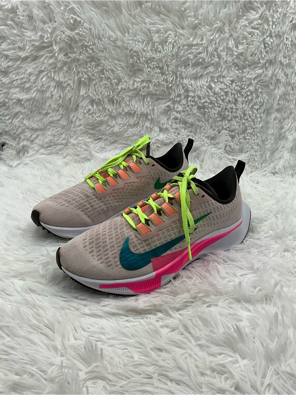 Nike Pegasus 37 Running Shoe Size 7 Beige Teal Pink Breathable Mesh
